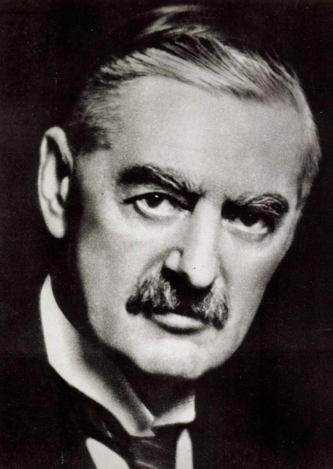 Nekdanji britanski premier Neville Chamberlain. | Foto: Guliverimage
