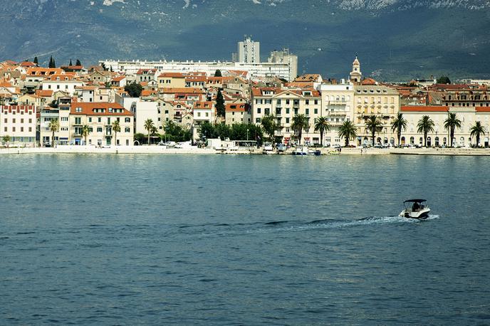 Hrvaška Split Dalmacija morje jadran | Na rdečem seznamu držav s poslabšano epidemiološko situacijo je med drugim tudi 14 hrvaških županij. | Foto Ana Kovač