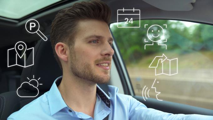 Bosch je na sejmu pokazal rešitev za glasovno upravljanje avtomobila. Pametni sopotnik po imenu Casey razume ukaze voznika, se z njim pogovarja kot sopotnik in poskrbi za večjo zbranost voznika, saj mu ni treba usmerjati pogleda s ceste pri upravljanju funkcij avtomobila. | Foto: Bosch
