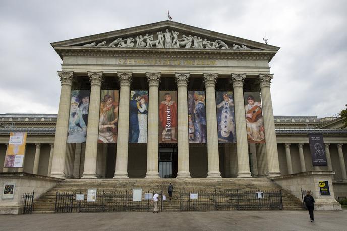 Budimpešta, muzej, Renoir | To je prva razstava na Madžarskem, ki so jo v celoti posvetili temu francoskemu impresionističnemu slikarju, potem ko so že pripravili nekaj uspešnih razstav umetnikov francoskega impresionizma in postimpresionizma, kot so Monet, Van Gogh, Cezanne in Malevič. | Foto Guliverimage