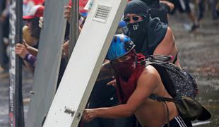 Čilski predsednik po valu nasilnih protestov napovedal socialne reforme