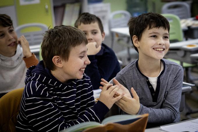 Ravnateljici sta predlagala, da se šola začne ob deseti uri, in se nagajivo nasmehnila.  | Foto: Ana Kovač