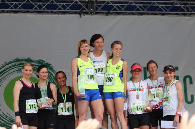 Petra Tratnik, Klementina Lemut in Veronika Krečič so slavile v ženski konkurenci na daljši razdalji. | Foto: Urban Urbanc/Sportida