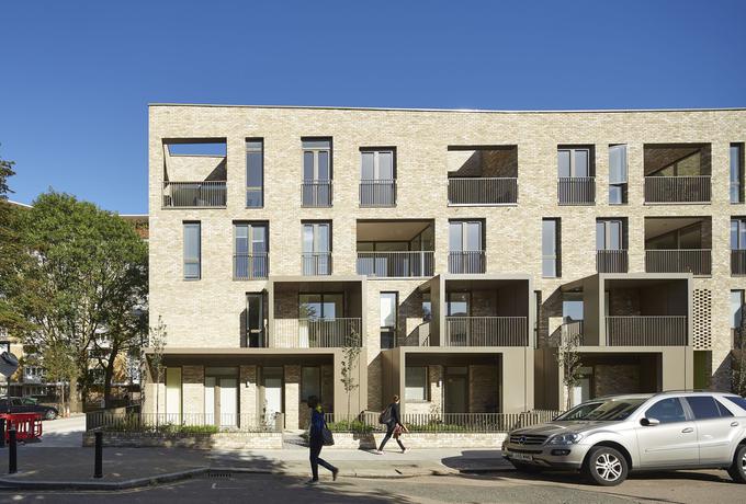Stanovanjski kompleks Ely Court v Londonu je načrtoval biro Alison Brooks Architects iz Londona. | Foto: Paul Riddle