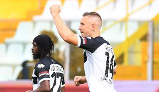 Juventus brez boja do zmage s 3:0, Napoliju odvzem točke