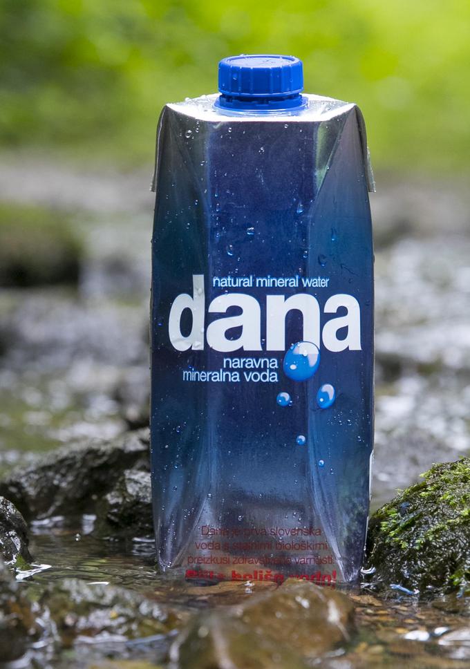 Inovativen izdelek sodobnega videza, kot je Dana v novi embalaži Tetra Pak, izpolnjuje pričakovanja potrošnikov, ki tudi z izbiro prave vode sporočajo, kakšen je njihov življenjski slog – aktiven in prijazen do okolja. | Foto: 