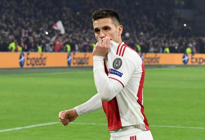 Ajax je zanj lani odštel 11,4 milijona evrov. Hitro je osvojil srca navijačev, a ostal skromen v izjavah. Najraje govori na igrišču in razvaja soigralce. | Foto: Reuters