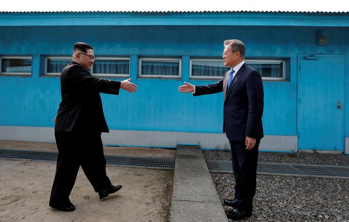 Severnokorejski voditelj Kim Jong-un in južnokorejski predsednik Moon Jae-in | Foto: Reuters