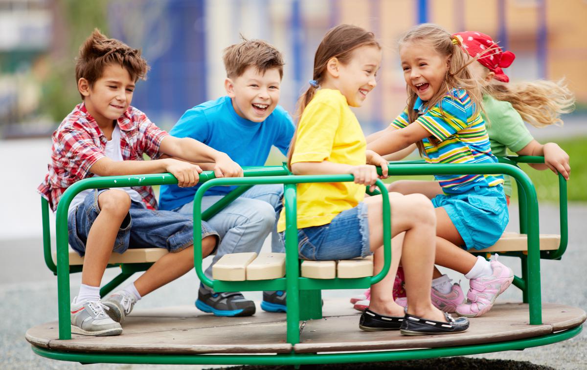 otroci, vrtec, šola, igra, otroško igrišče | Foto Shutterstock