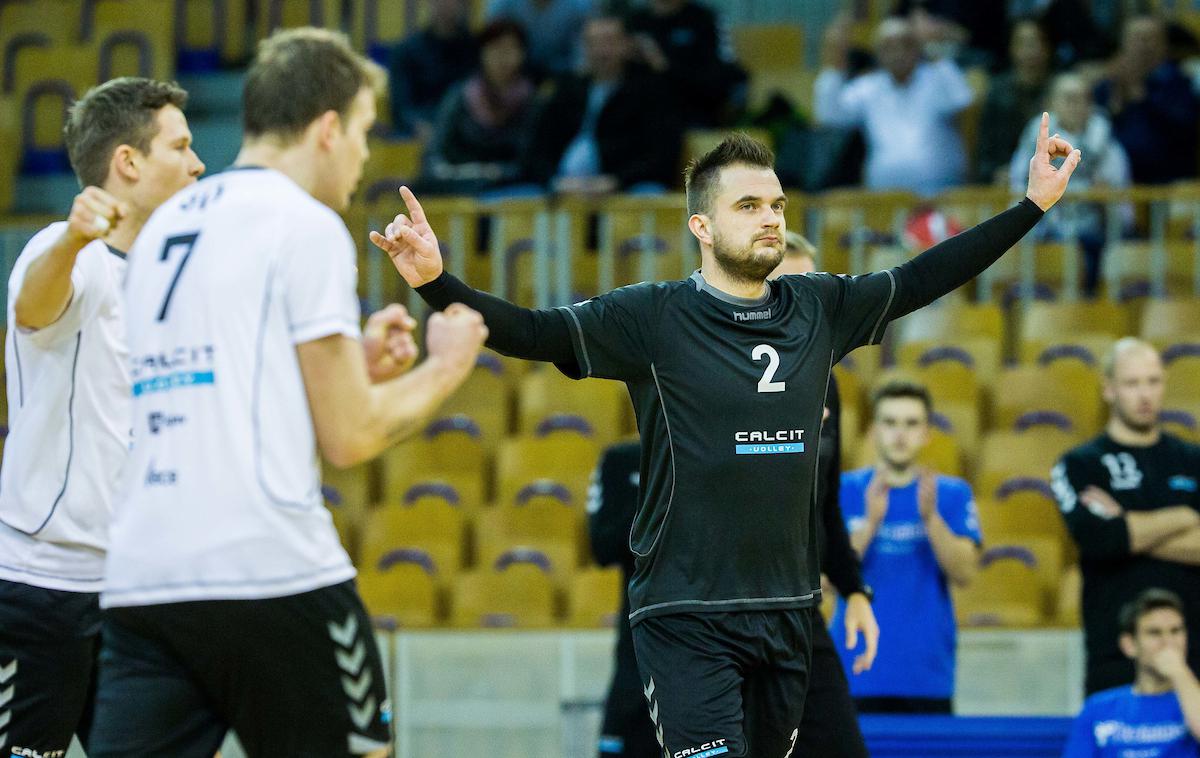 Calcit Volley | Kamničani so v obračunu kroga po petih nizih premagali Kanalce. | Foto Žiga Zupan/Sportida