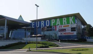 Maribor: Parkirna hiša v Europarku zaradi vremena odprla svoja vrata