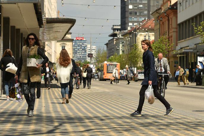 Ljubljana nepremičnine gospodarstvo ljudje | Medletna inflacija se je marca nekoliko povišala, na 3,6 odstotka, predvsem zaradi višje rasti cen storitev, v primerjavi z letom prej pa je bila nižja za skoraj sedem odstotnih točk. | Foto STA