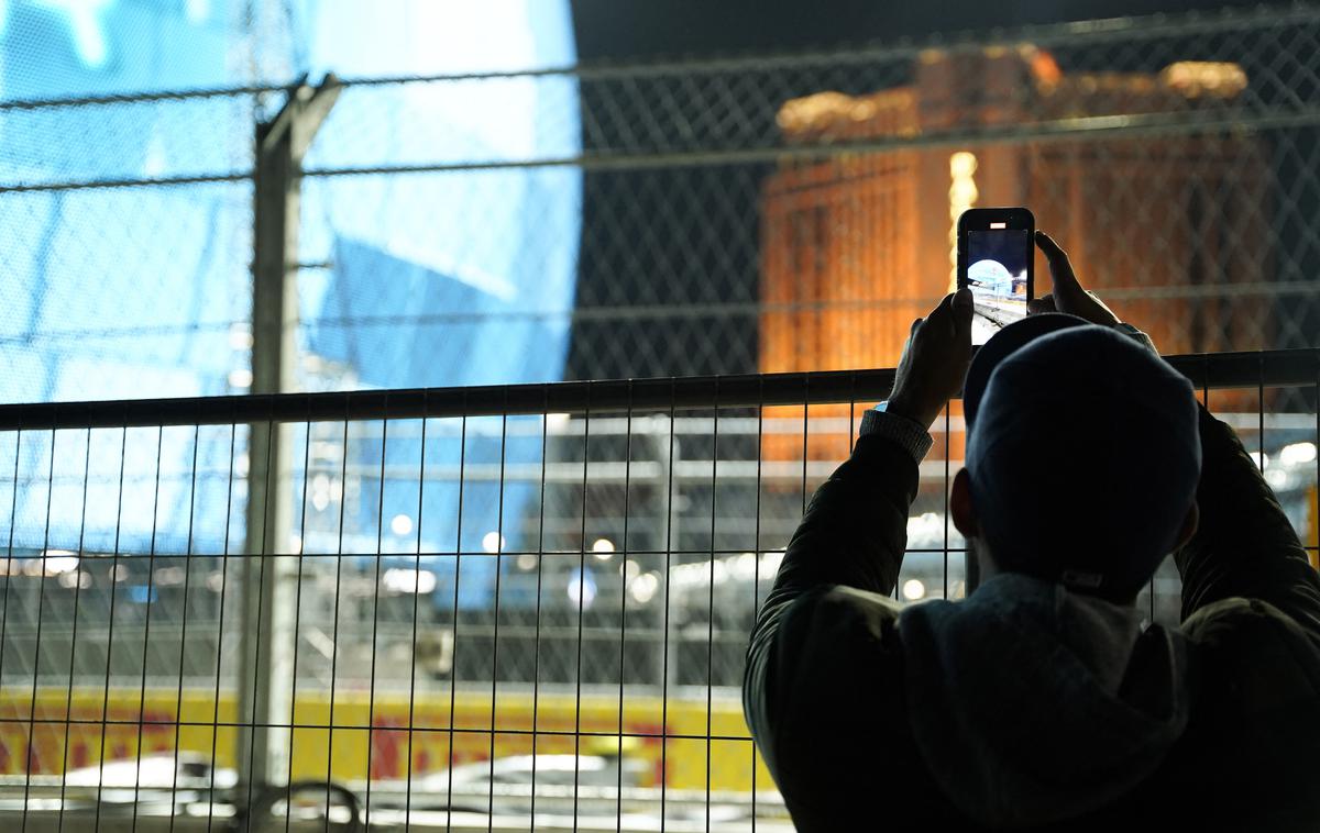 F1 Vegas navijači | V četrtek so navijači dobili vsega devet minut dirkanja. | Foto Reuters