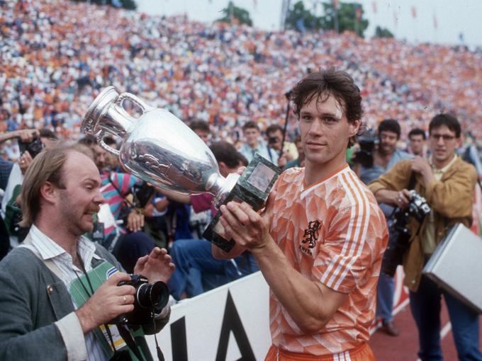 Atraktiven zadetek Milana Osterca je številne navijače takoj spomnil na mojstrovino Marca Van Bastna, ki je leta 1988 z Nizozemsko postal evropski prvak. | Foto: Guliverimage/Vladimir Fedorenko