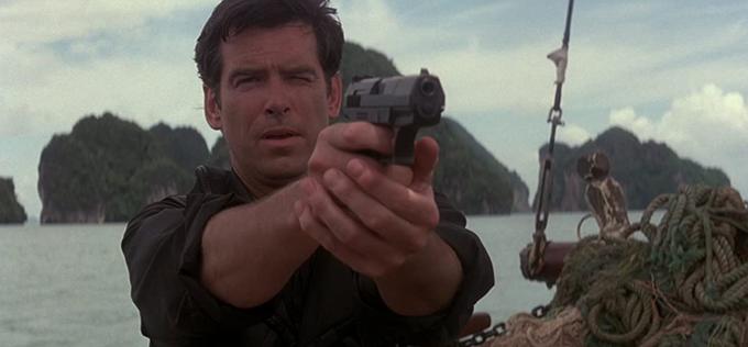 Pierce Brosnan kot James Bond v filmu Jutri nikoli ne umre (Tomorrow Never Dies). | Foto: 
