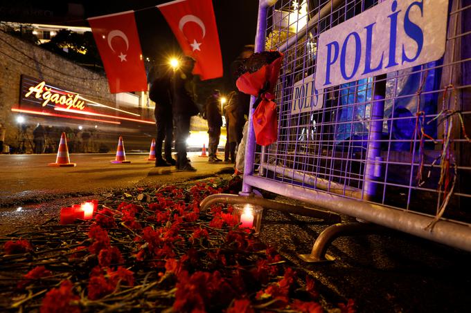 Napadalca turške oblasti še iščejo. | Foto: Reuters