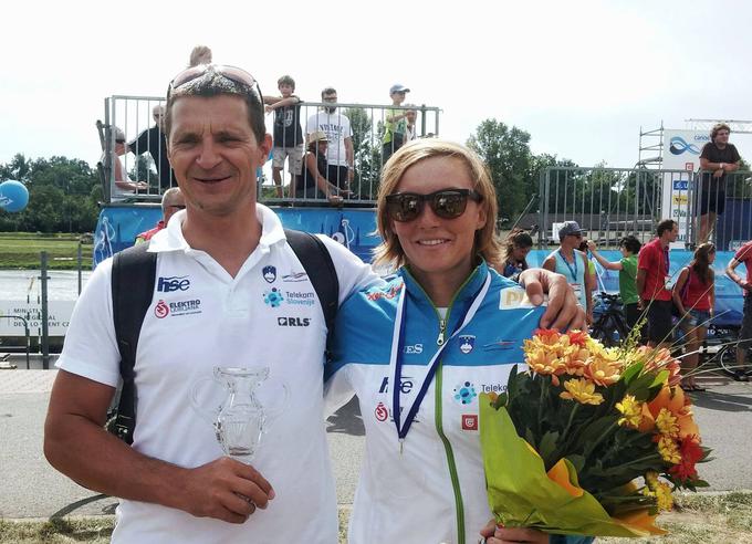 Eva Terčelj se je v Pragi veselila bronaste medalje. Ob njej njen trener Aleš Kuder. | Foto: Facebook