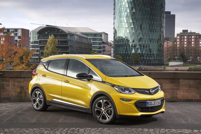 Opel bo v svojo ponudbo predvidoma vključil tudi električno ampero-e. V ZDA se enak avtomobil imenuje chevrolet bolt.  | Foto: Opel