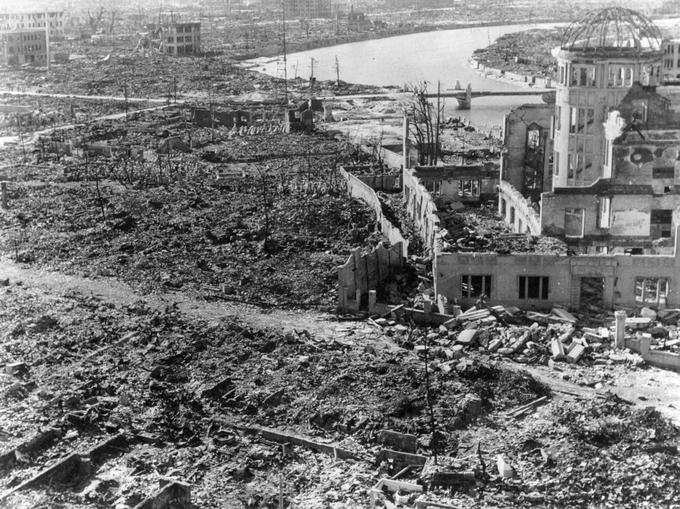 Porušena Hirošima, na katero so Američani 6. avgusta 1945 odvrgli atomsko bombo. | Foto: Getty Images