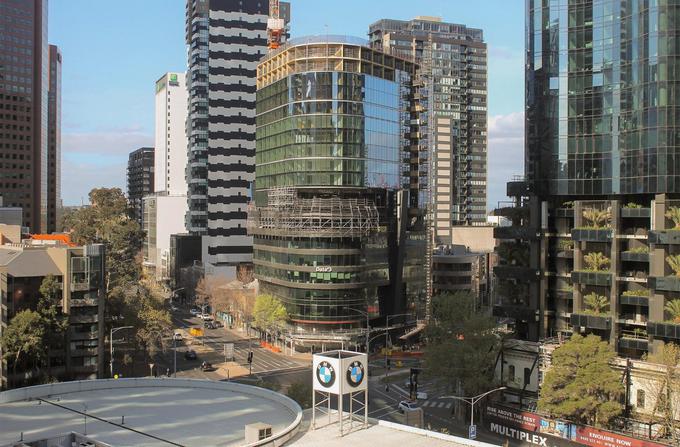 V Avstraliji je zrasla največja nadgradnja obstoječega objekta, ko so na obstoječih šest etaž v betonu dodali še deset etaž v leseni gradnji. Sicer ne na potresnem območju, ampak gre vseeno za izjemen dosežek. | Foto: batessmart.com