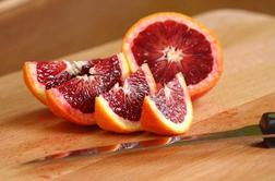 Sladki konec tedna: Obrnjen kolač z rdečimi pomarančami