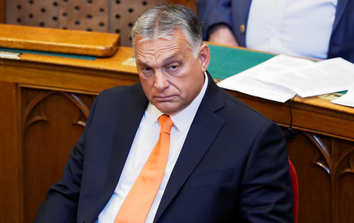 Viktor Orban | Madžarski premier Viktor Orban je v petek na srečanju s srbskim predsednikom Aleksandrom Vučićem v Beogradu komentiral odločitev evropskega parlamenta, ki je v četrtek obsodil "namerne in sistematske napore madžarske vlade", da spodkopava evropske vrednote. Dejal je, da to razume kot šalo. | Foto Reuters