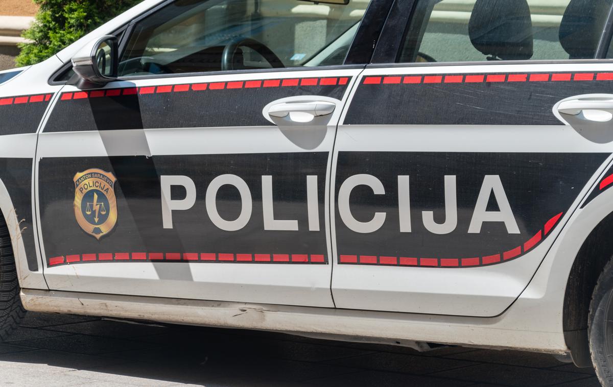 policija, Bosna in Hercegovina | Policija motiv storilca še preiskuje. Domnevno naj bi šlo za družinske težave. | Foto Shutterstock