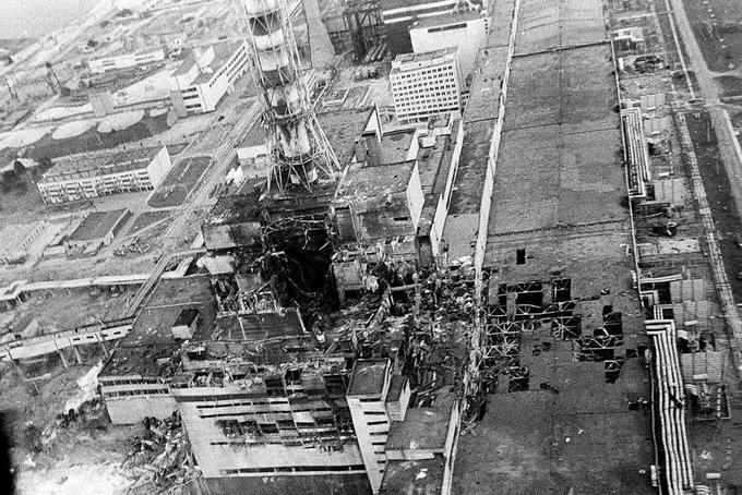 Verjetno najbolj znan prizor po nesreči v černobilski jedrski elektrarni - uničena stavba reaktorja številka štiri. | Foto: Thomas Hilmes/Wikimedia Commons