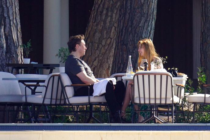 Elon Musk novo dekle | Muska in Bassettovo so opazili v dragi restavraciji, kjer sta pila rosé in jedla ocvrt krompirček. | Foto Profimedia