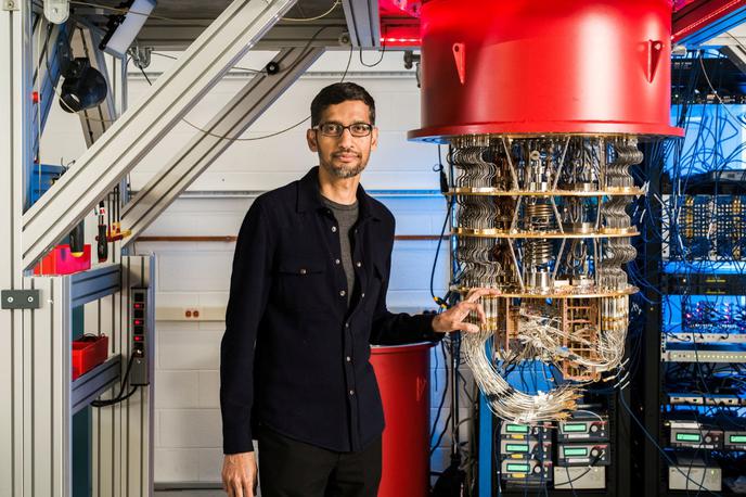 Kvantni računalnik Google | Direktor Googla Sundar Pichai je preizkus kvantnega računalnika Sycamore primerjal s poletom prve rakete v vesolje. Ta sam po sebi ni dosegel ničesar praktičnega, je pa človeštvo z njim vstopilo v vesoljsko dobo.  | Foto Reuters