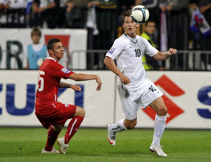 V kvalifikacijah za svetovno prvenstvo 2010 je Slovenija v Ljudskem vrtu zmagala 3:0 z goli Valterja Birse, Milivoja Novakovića in Zlatka Dedića. | Foto: Reuters