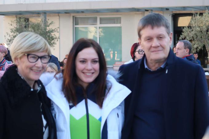 Z mamo Eldo in očetom Andrejem Slokarjem. | Foto: Rosana Rijavec/STA