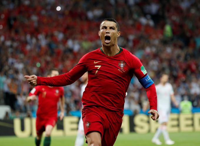 Cristiano Ronaldo, eden največjih zvezdnikov SP 2018, je tekmovanje začel senzacionalno, s hat-trickom proti Španiji (3:3). Postal je najstarejši strelec treh zadetkov na tekmi SP in popravil rekord Nizozemca Roba Rensenbrinka s SP 1978, ko je trikrat zatresel mrežo Irana. | Foto: Reuters
