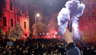Policija s solzivcem razgnala protestnike v Budimpešti