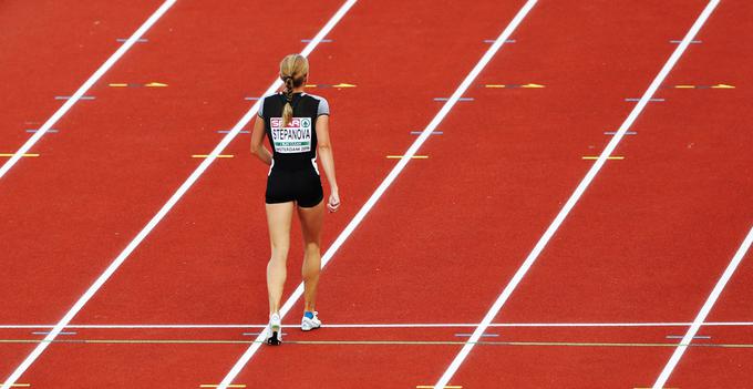 Na poti do cilja si je prislužila tudi aplavz občinstva na olimpijskem štadionu v Amsterdamu. Na koncu njenega rezultata niso priznali in je bila diskvalificirana. | Foto: Getty Images