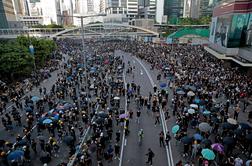 Protestniki v Hongkongu povzročili prometni kaos #foto