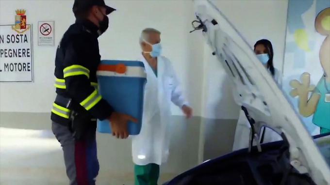 Policijski huracan ima spredaj poseben hladilni prtljažnik, ki poskrbi za varen prevoz organov, plazme in cepiv. | Foto: Italijanska policija