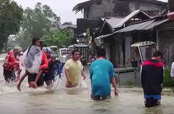 Poplave in plazovi vzeli najmanj 170 življenj, pogrešane še iščejo