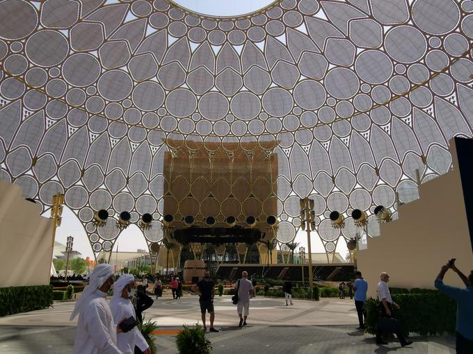 Trg Al Wasl Plaza na prizorišču EXPO 2020 s kupolo, ki je največja svoje vrste na svetu. | Foto: Srdjan Cvjetović
