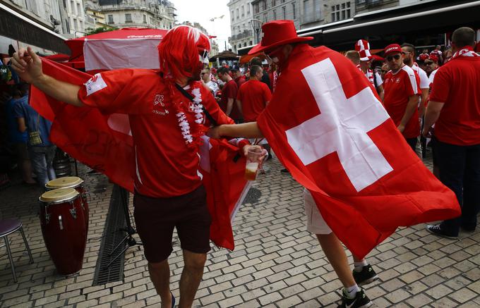 Kot eni zadnjih so v St. Etiennu na Euru rajali Švicarji. | Foto: Reuters