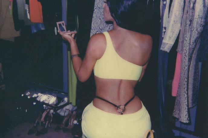 Kim Kardashian | Fotografija, s katero je Kim morda nakazala vrnitev starega modnega trenda. | Foto Instagram