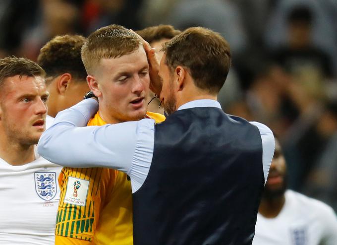 Angleški selektor je po dvoboju tolažil tudi razočaranega Jordana Pickforda. | Foto: Reuters