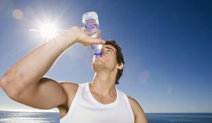 Vsako jutro bi morali popiti šest decilitrov vode. Zakaj?