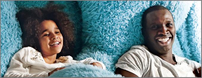 Zvezdnik francoske uspešnice Prijatelja Omar Sy v simpatični komediji o ženskarju, čigar življenje se postavi na glavo, ko mu nekdanje dekle v naročje položi dojenčka, za katerega trdi, da je njegova hči. • V soboto, 10. 7., ob 20.05 na TV SLO 2.* | Foto: 