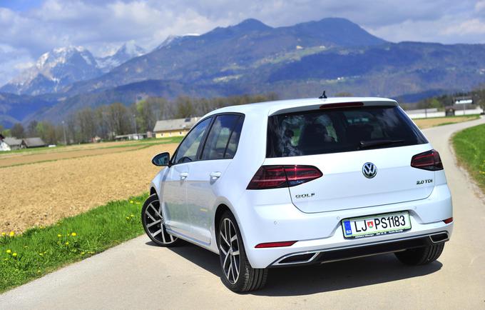 Lani je Volkswagen skupaj prodal 3.345 vseh različic golfa (tudi enoprostorski sportsvan in karavanski variant), Škoda pa 2.373 octavij. Pri slovenskem uvozniku znamke Volkswagen so na domači predstavitvi prenovljenega golfa sedme generacije napovedali, da nameravajo letos na slovenski asfalt poslati 3.120 golfov. | Foto: Gregor Pavšič