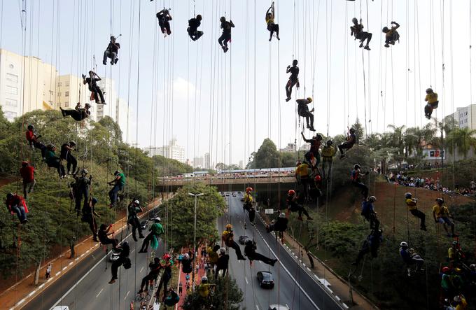 Domišljija ne pozna meja. Po vrvi so se spustili z mosta in naredili olimpijske kroge. | Foto: 