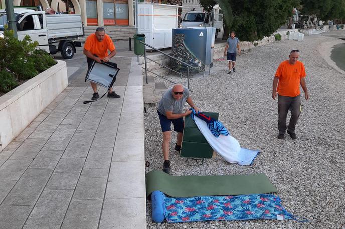 Hrvaška | Komunalni delavci so očistili plažo.  | Foto Facebook/Općina Gradac