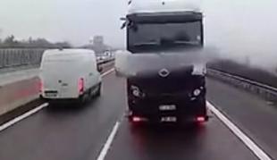 Posnetek z avtoceste, ob katerem vam bo zastal dih #video