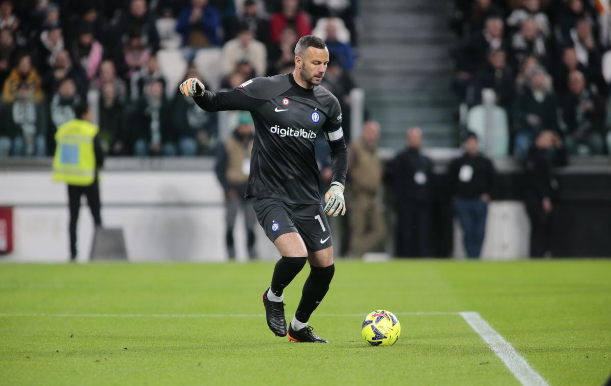 Samir Handanović Inter | Samir Handanović je branil proti Juventusu, po srečanju pa prejel rdeči karton. | Foto Guliverimage
