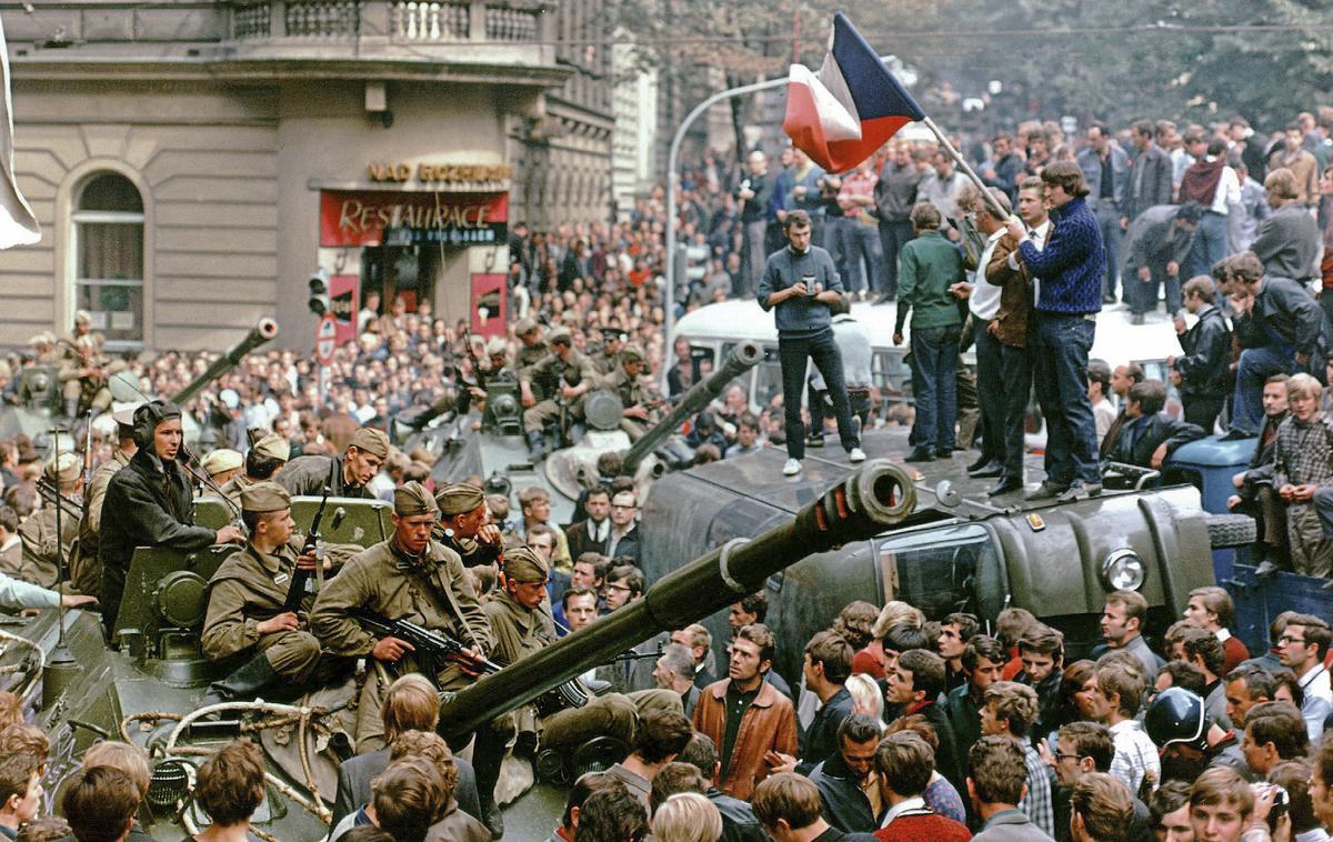 Sovjetski tanki na praških ulicah 1968 | Foto Reuters